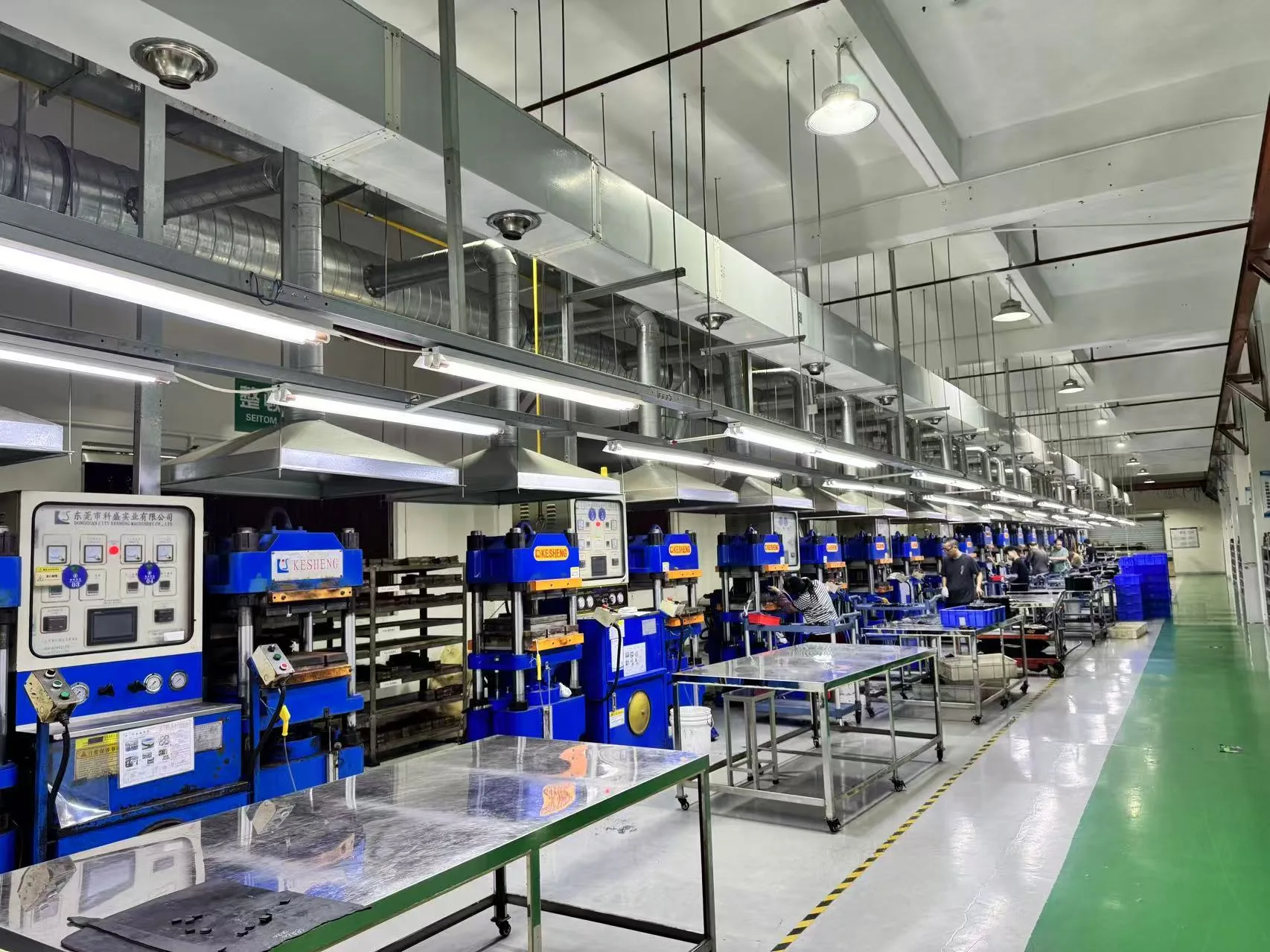 Rubber component compression molding workshop in the source-factory network